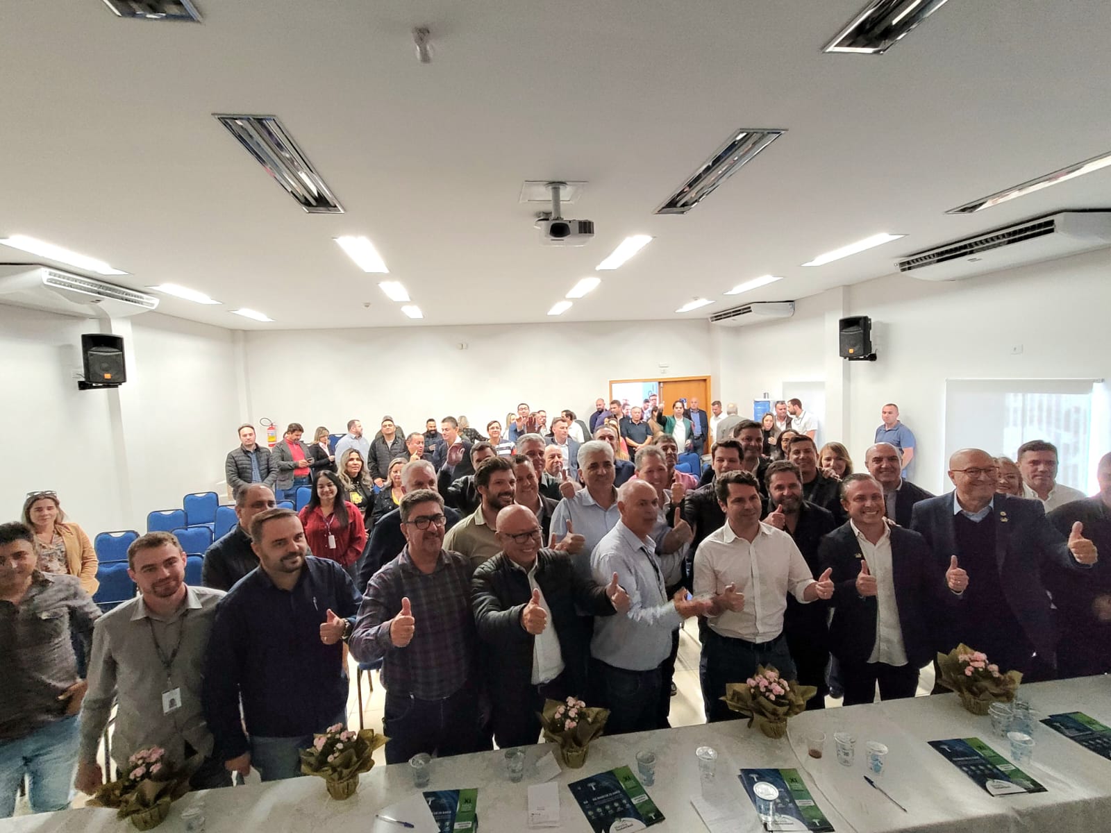 Com presença de Secretários e deputados, AMUNORPI realiza reunião